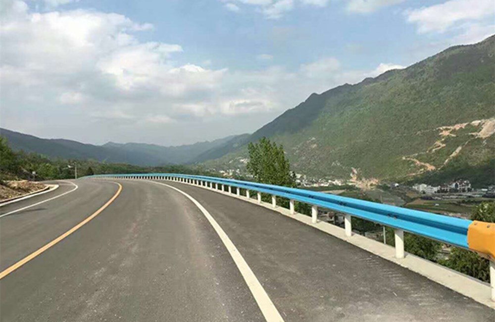 波形護(hù)欄的普通螺栓和防盜螺栓有什么不同之處？