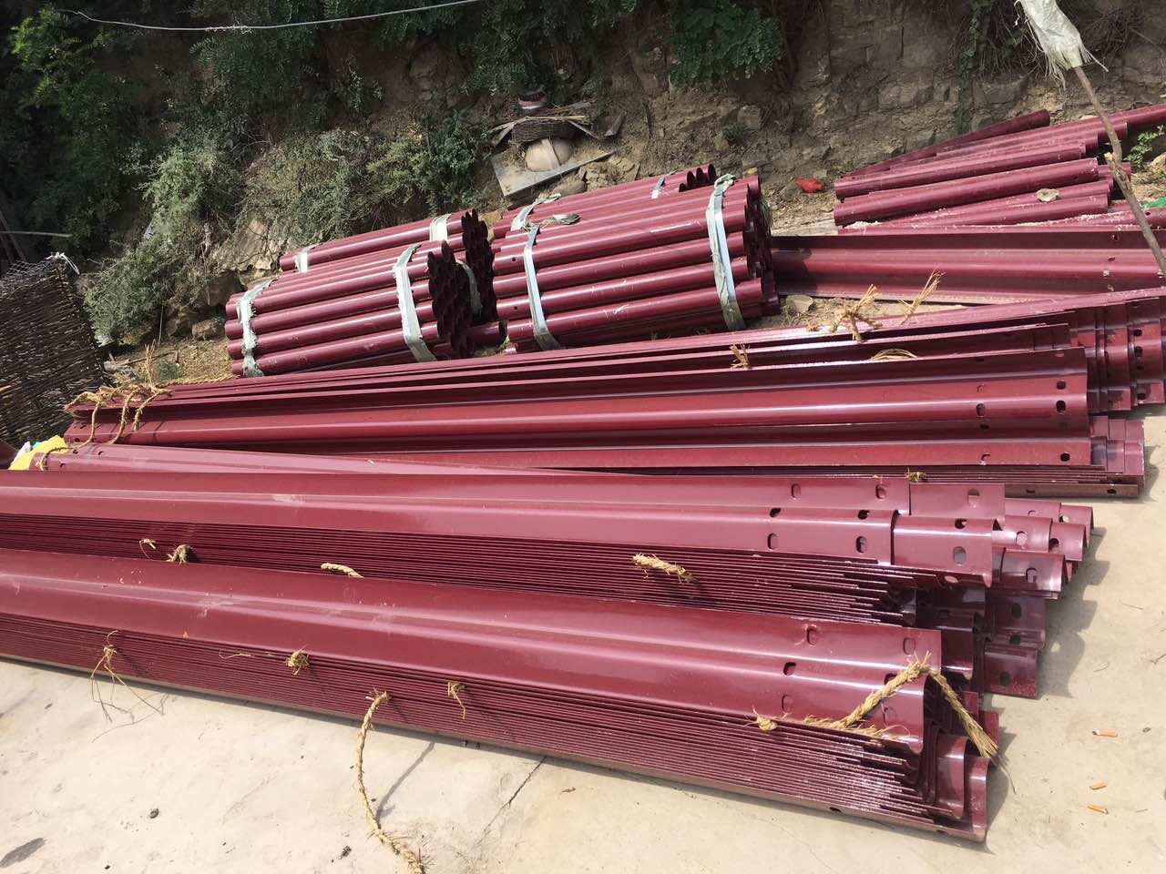 波形護(hù)欄應(yīng)該如何選購(gòu)呢？