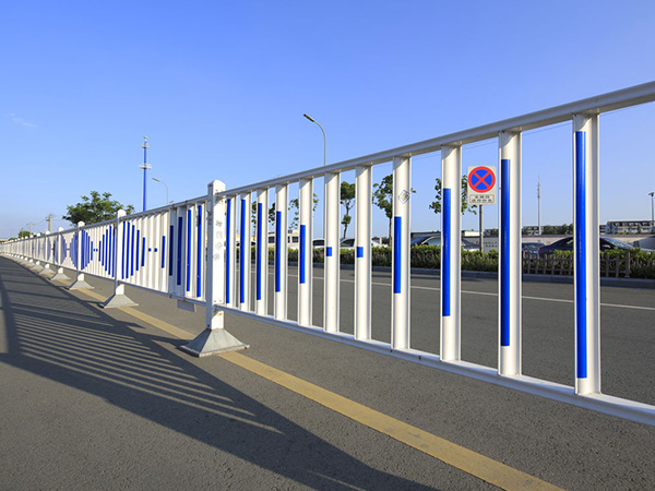 可移動市政防眩光護欄的作用和特點？