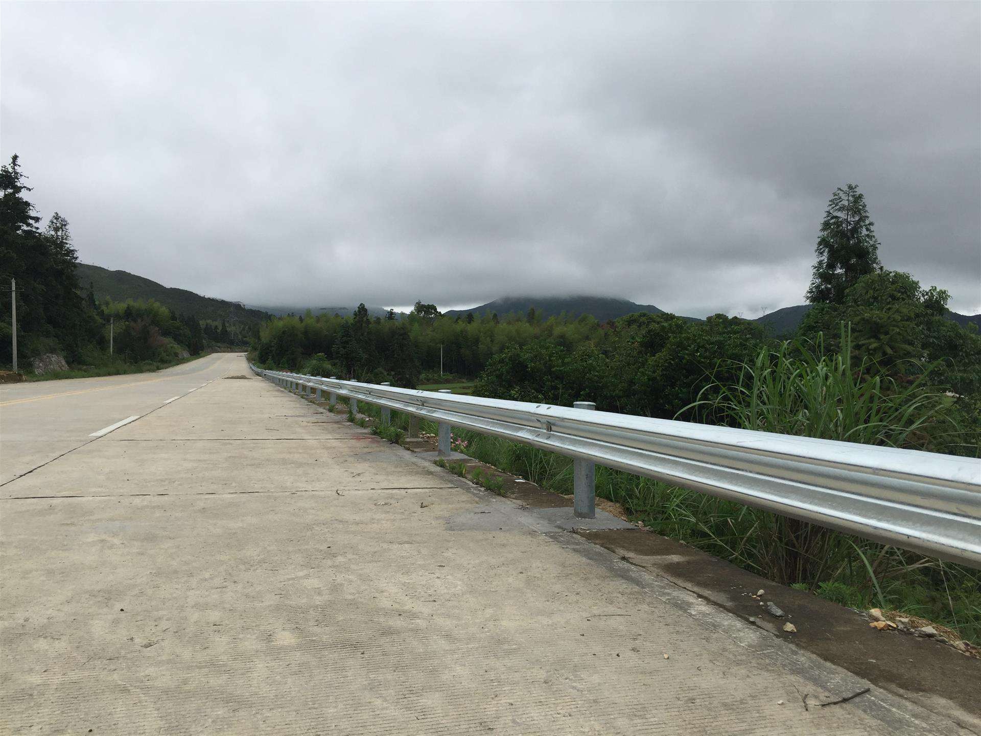 如何保證波形護(hù)欄不變形？