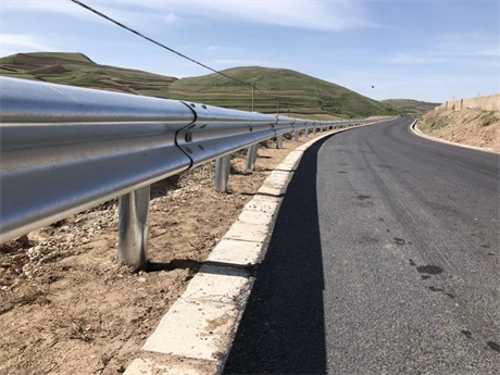 波形護(hù)欄的分類(lèi)、用途、表面處理、特點(diǎn)是怎么樣的？