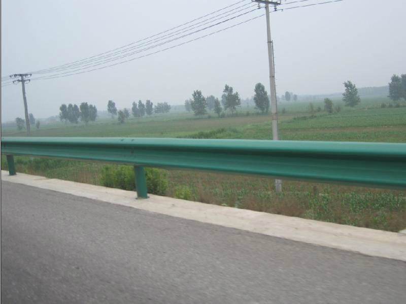 道路護(hù)欄有哪些優(yōu)勢(shì)？